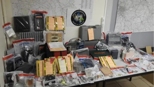 Deux hommes suspectés d'une douzaine de cambriolages 